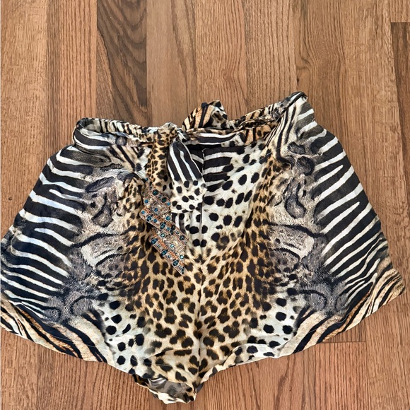 Camilla For the love of Leo belted tuck front silk shorts. Sz L - Picture 11 of 12